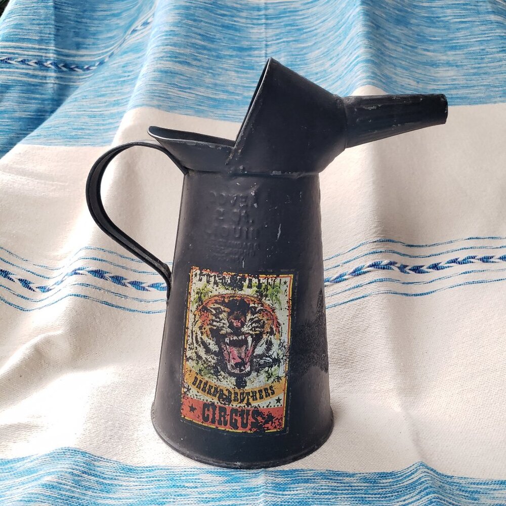 Vintage Dover 2Qt Liquid Can